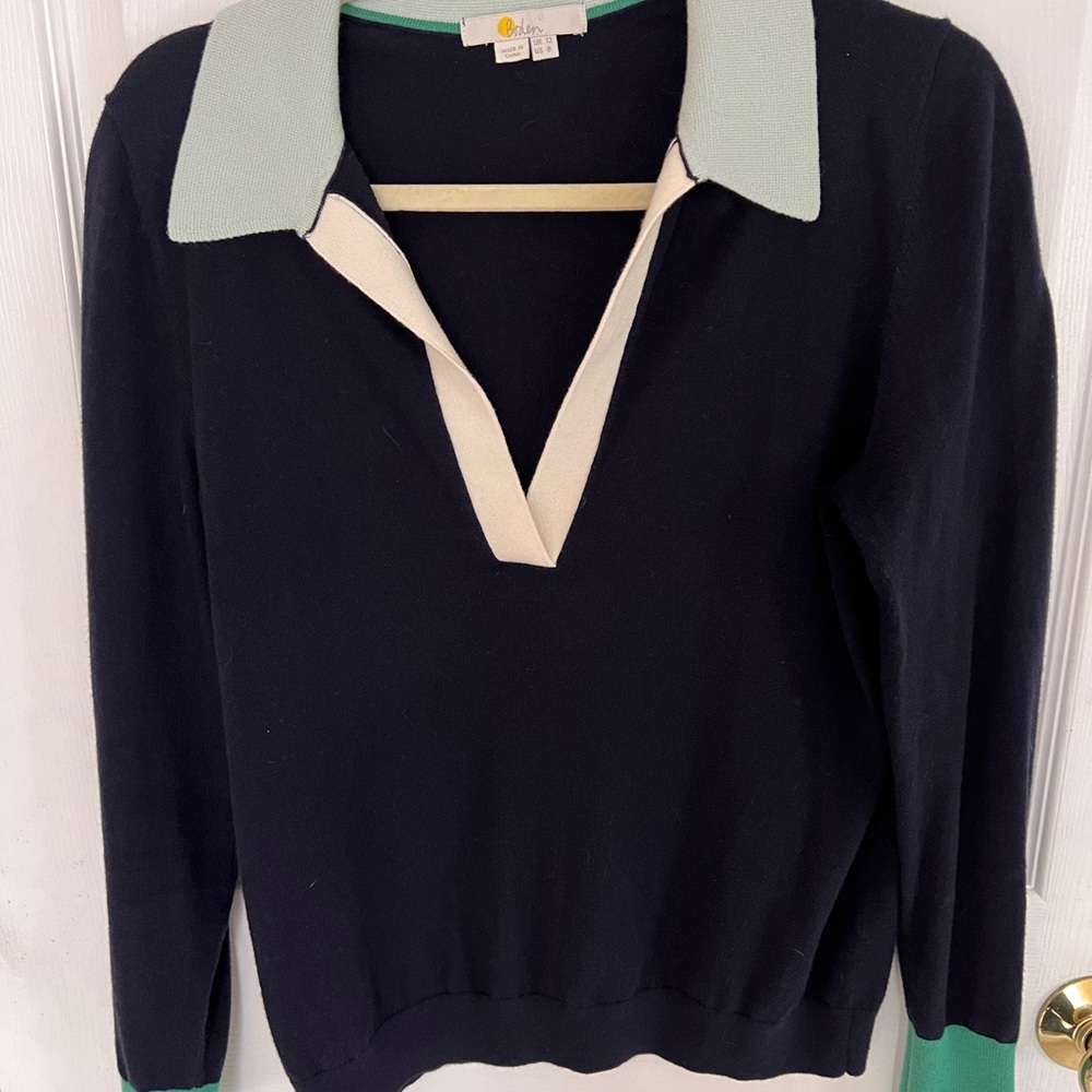 Stylish Black Sweater with Mint Collar